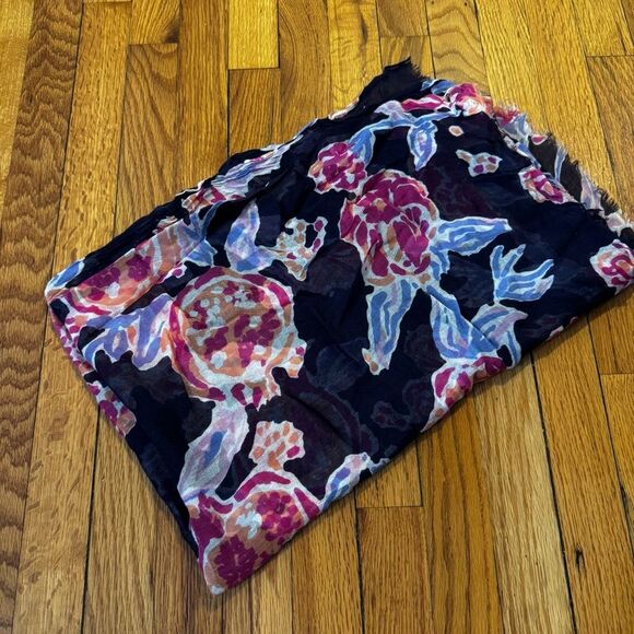 Lilly Pulitzer Accessories - Lilly Pulitzer Scarf Navy Floral